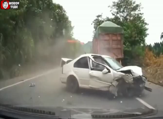 Video :A truck stopped on the side of the road gets struck by this driver